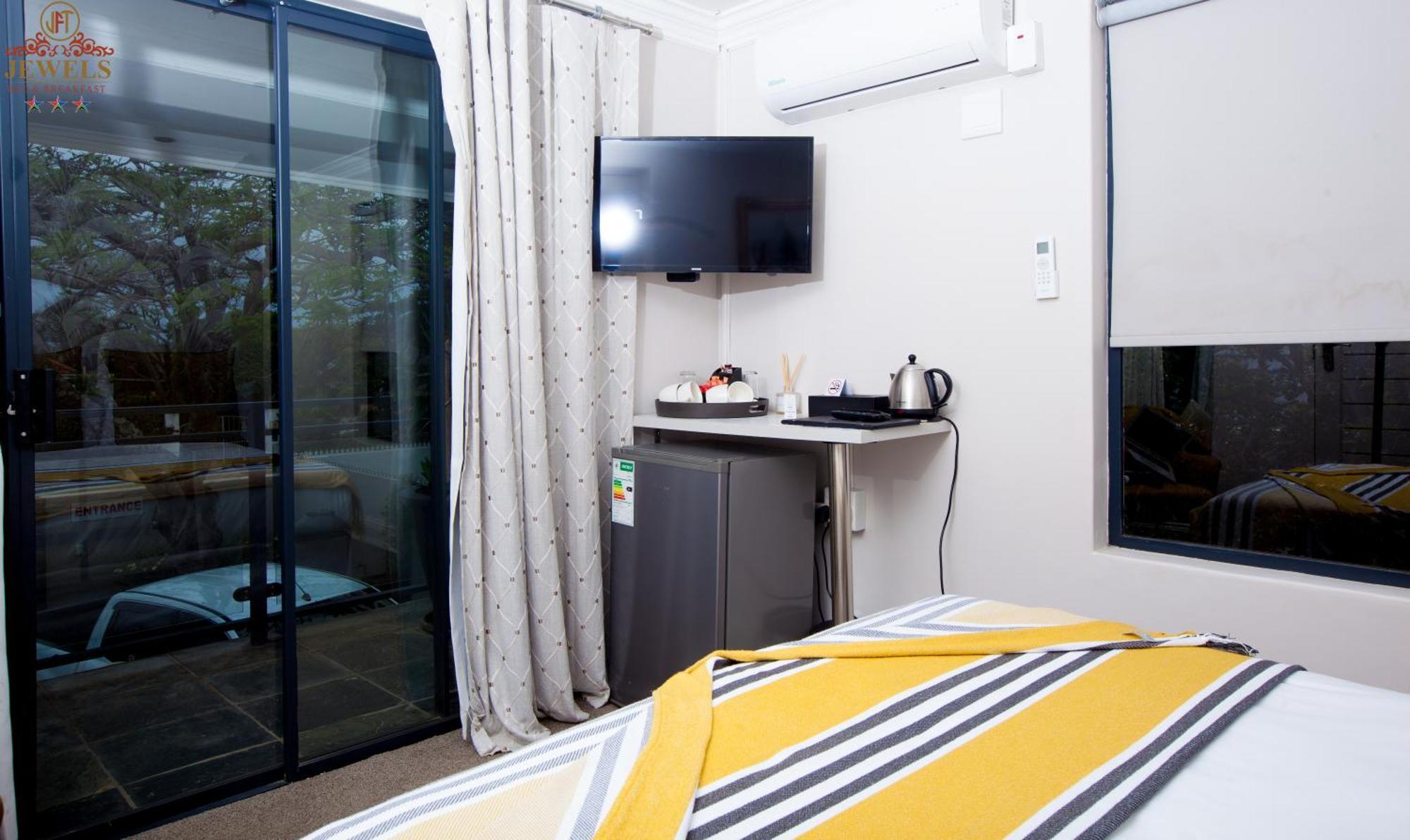 Jft Jewels Guest House Източен Лондон Екстериор снимка
