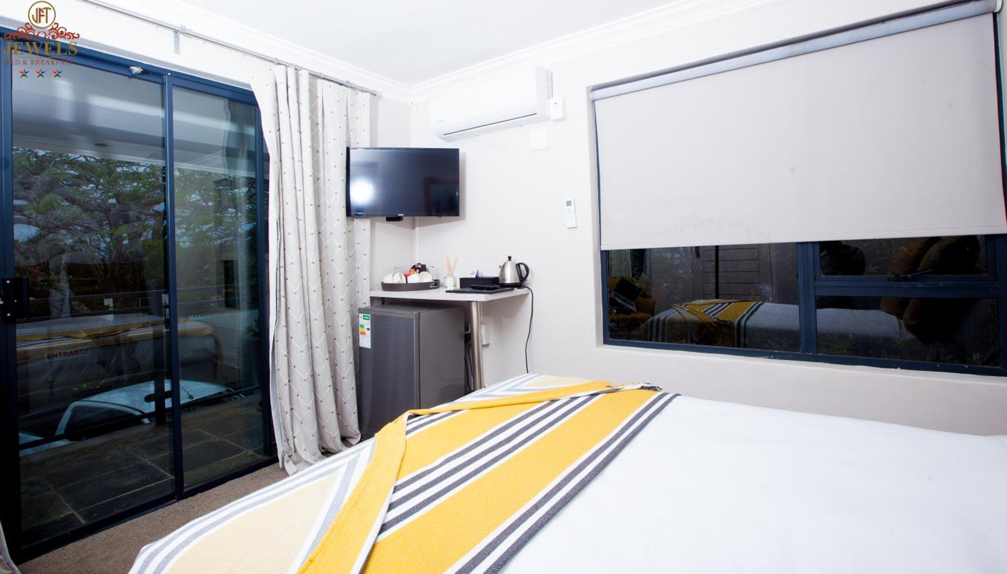 Jft Jewels Guest House Източен Лондон Екстериор снимка