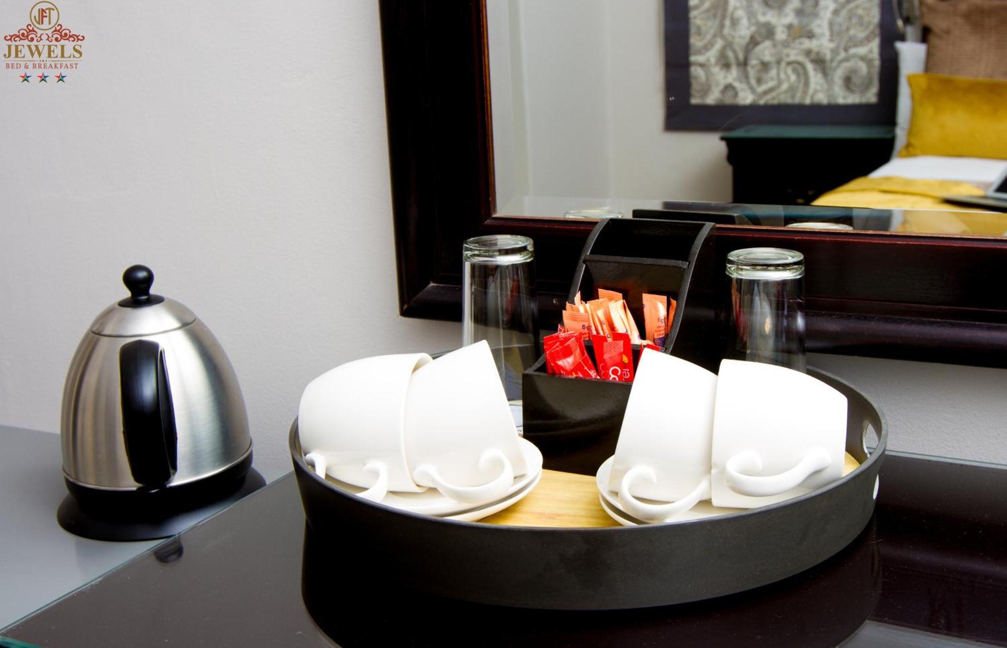 Jft Jewels Guest House Източен Лондон Екстериор снимка