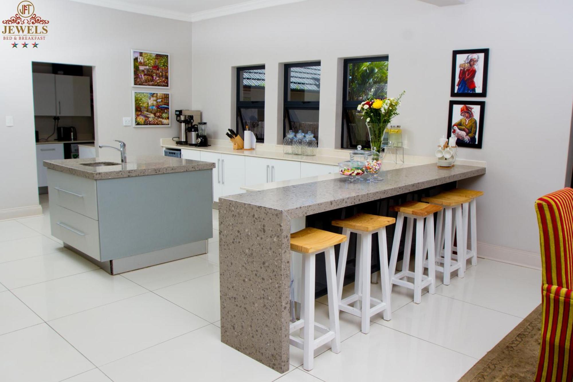 Jft Jewels Guest House Източен Лондон Екстериор снимка